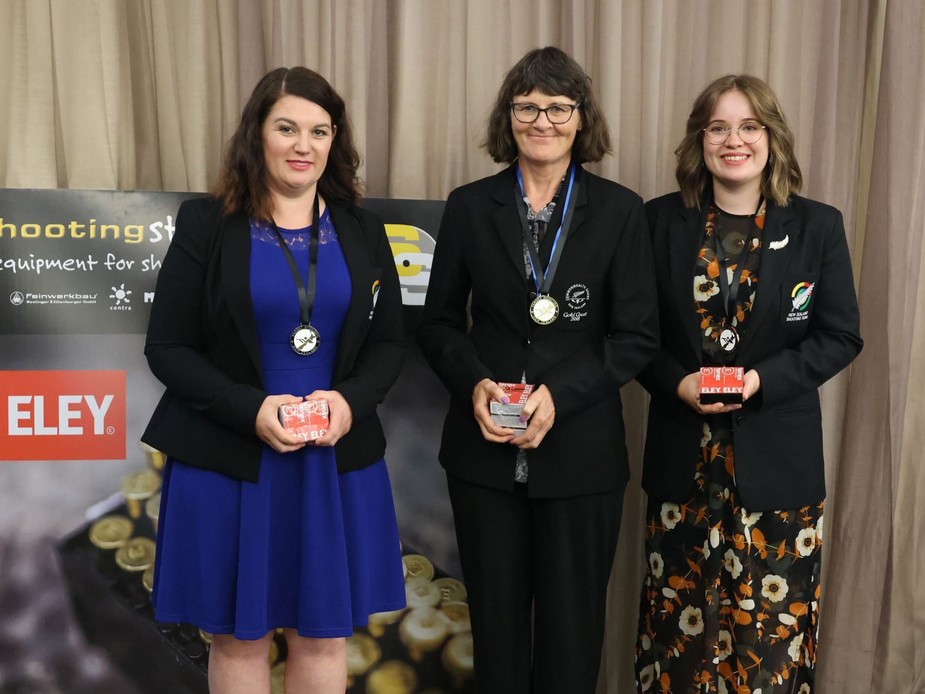 womens kirsten janet shania.jpg